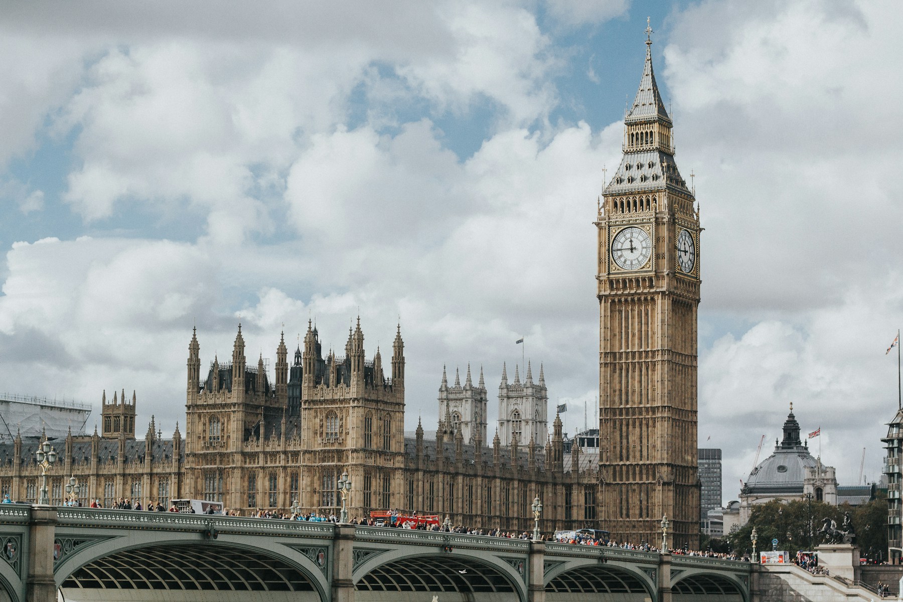 London skyline featuring the Houses of Parliament and Elizabeth Tower